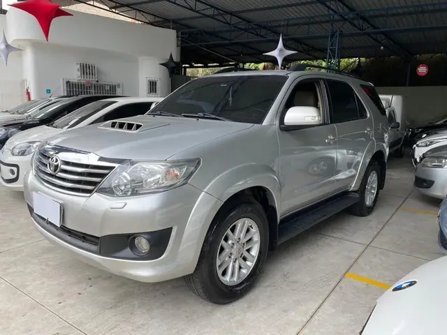 Carro Toyota Hilux SW4 2014 3.0 TDI 4x4 SRV 5L