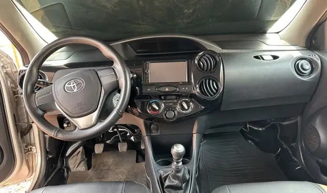 Carro Toyota Etios 2017 X 1.3 (Flex)