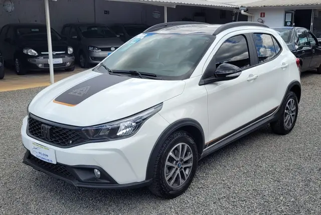 Carro Fiat Argo 2025 Trekking 1.3