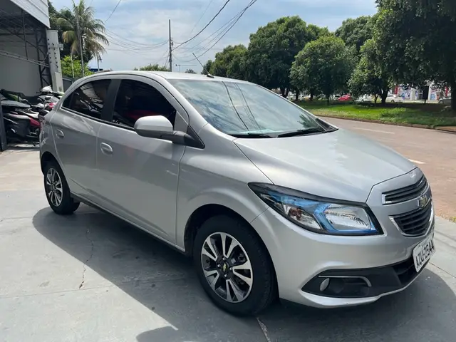 Carro Chevrolet Onix 2015 1.4 LTZ SPE/4 (Aut)