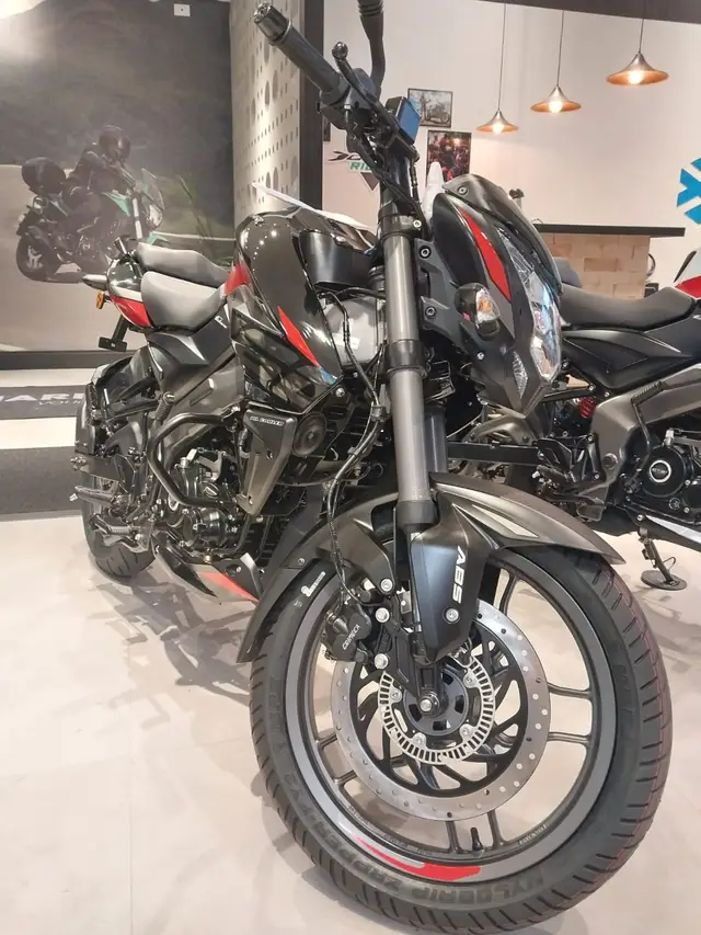 Carro Bajaj Dominar 160 2025 160 cc