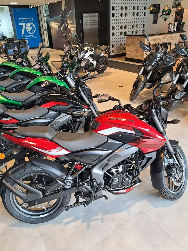 Carro Bajaj Dominar 160 2025 160 cc