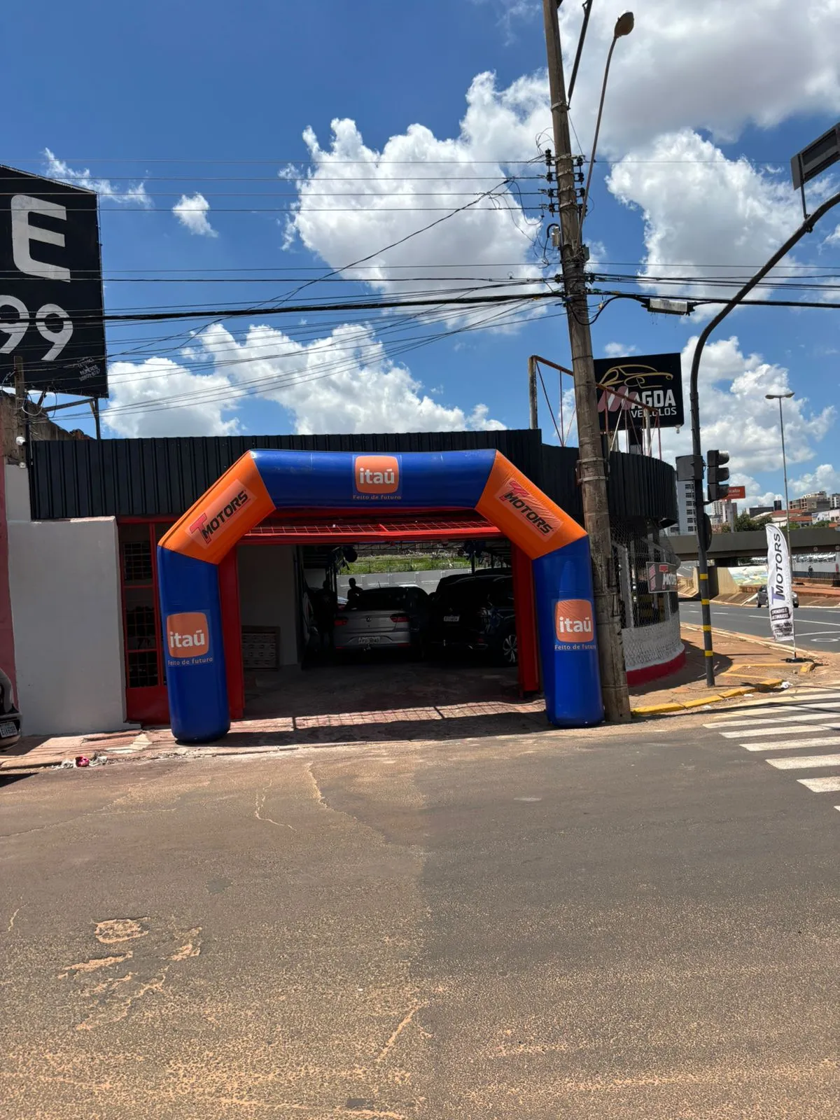 Fachada da loja Veículos à venda em T Motors - Bauru - SP | Mobiauto