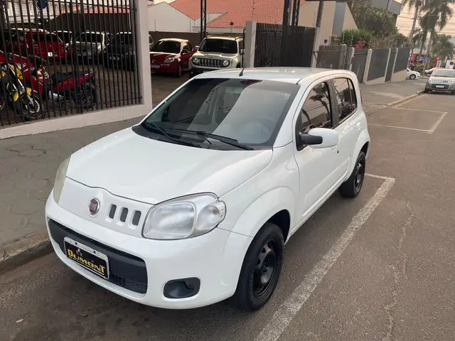 Carro Fiat Uno 2013 Vivace Italia 1.0 8V (Flex) 4p