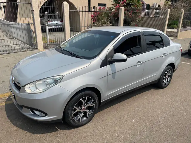 Carro Fiat Grand Siena 2013 Evo Attractive 1.4 8V (Flex)