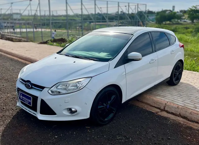 Carro Ford Focus Hatch 2015 SE 2.0 16V PowerShift