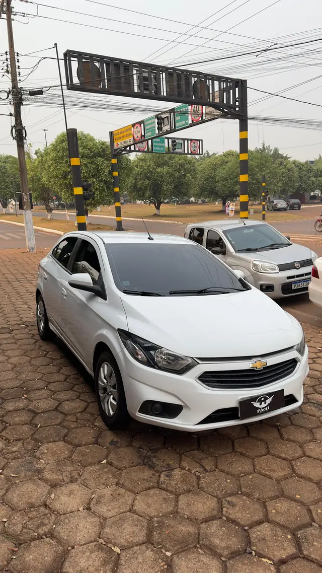 Carro Chevrolet Onix 2017 1.4 LT SPE/4