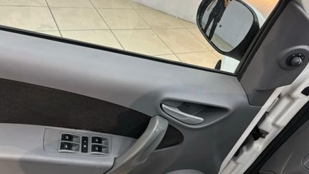 Palio Essence 1.6 16V Dualogic (Flex)