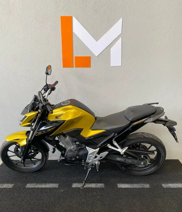 Carro Honda CB 300F Twister 2023 Standard