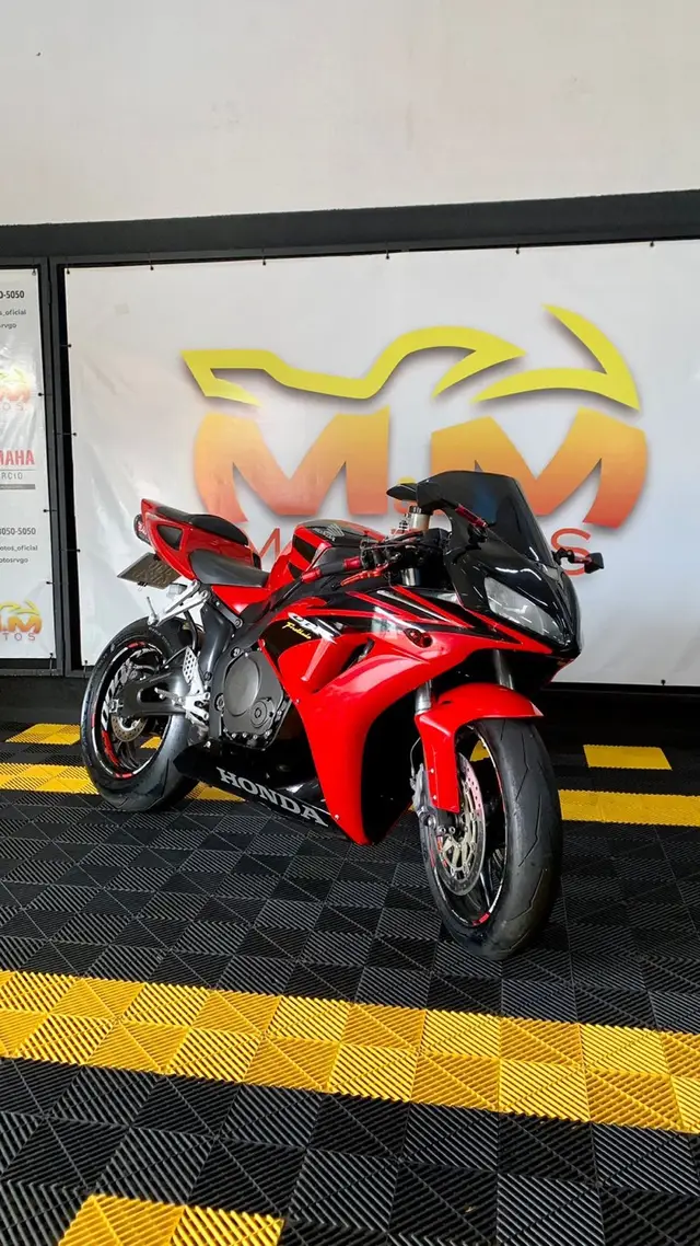 Carro Honda CBR 1000RR 2006 Fireblade (Standard)