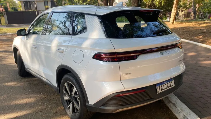 BYD Song Pro será o primeiro híbrido flex da marca feito no Brasil