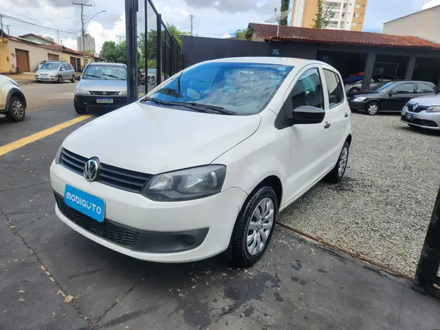 Carro Volkswagen Fox 2014 1.0 TEC (Flex) 4p