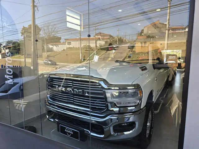 Carro RAM 2500 2023 Laramie 6.7 4X4