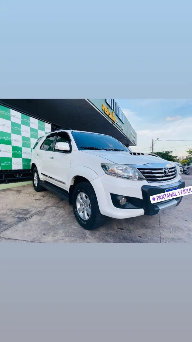 Carro Toyota Hilux SW4 2012 SRV 3.0 4X4 (7 Lugares)