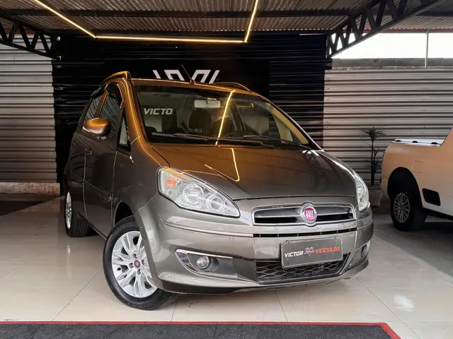 Carro Fiat Idea 2014 Attractive 1.4 8V (Flex)