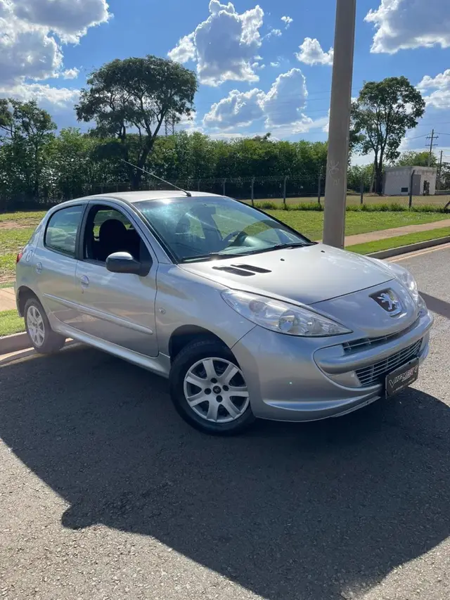 Carro Peugeot 207 2013 Hatch XR 1.4 8V (flex) 4p