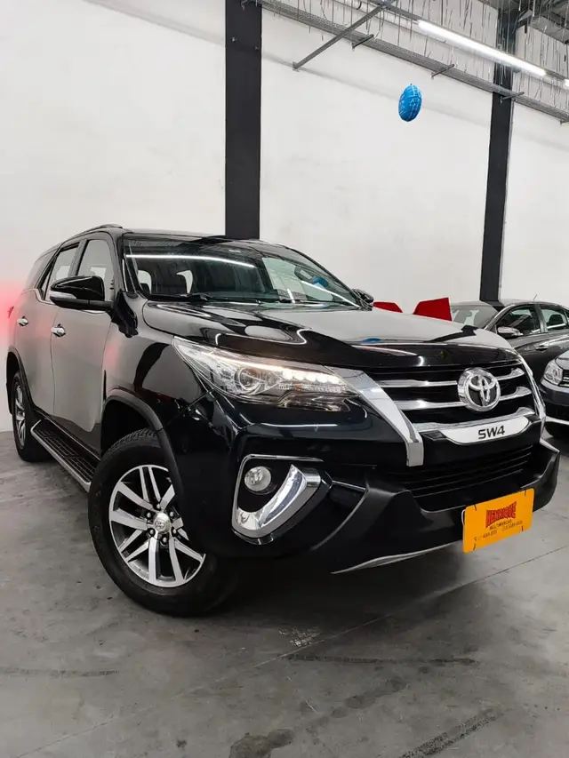 Carro Toyota SW4 2017 2.8 TDI SRX 7L 4x4 (Aut)