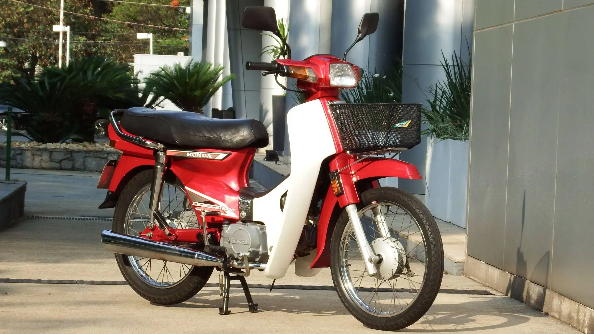 Honda C 100