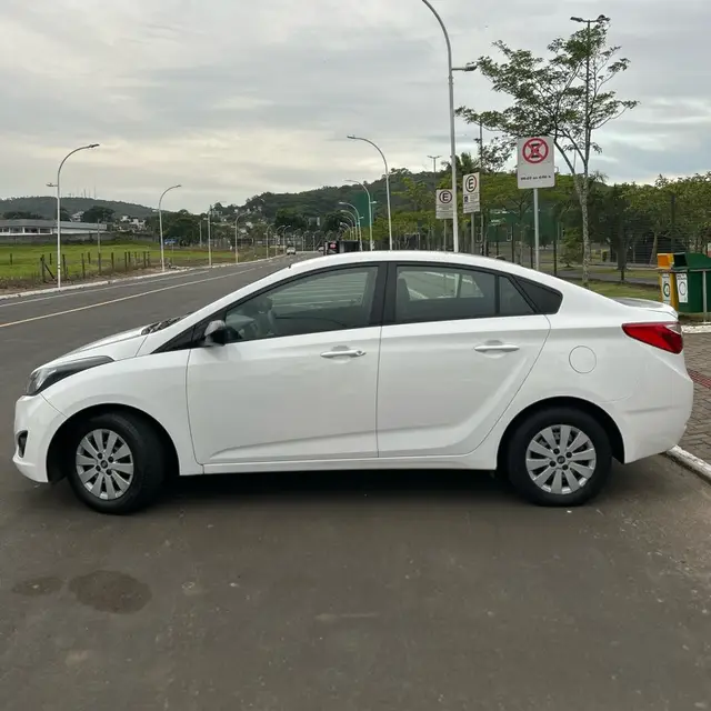 Carro Hyundai HB20S 2014 1.0 Comfort Plus (Flex)