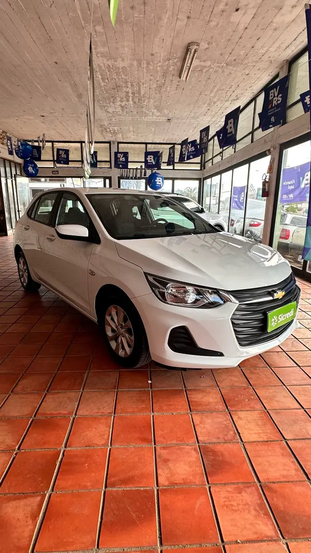Carro Chevrolet Onix 2023 LT 1.0