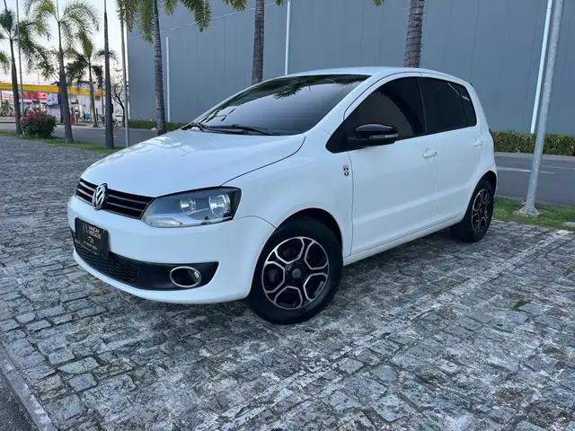 Carro Volkswagen Fox 2014 1.0 TEC Seleção (Flex)