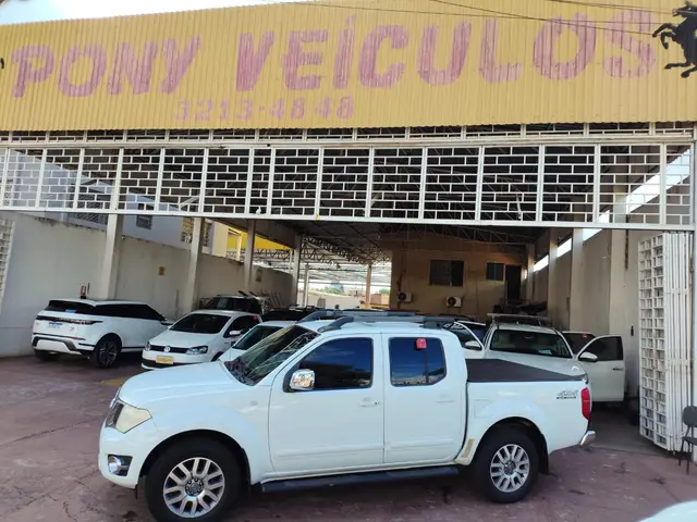 Carro Nissan Frontier 2014 2.5 TD CD 4x4 SL (Aut)