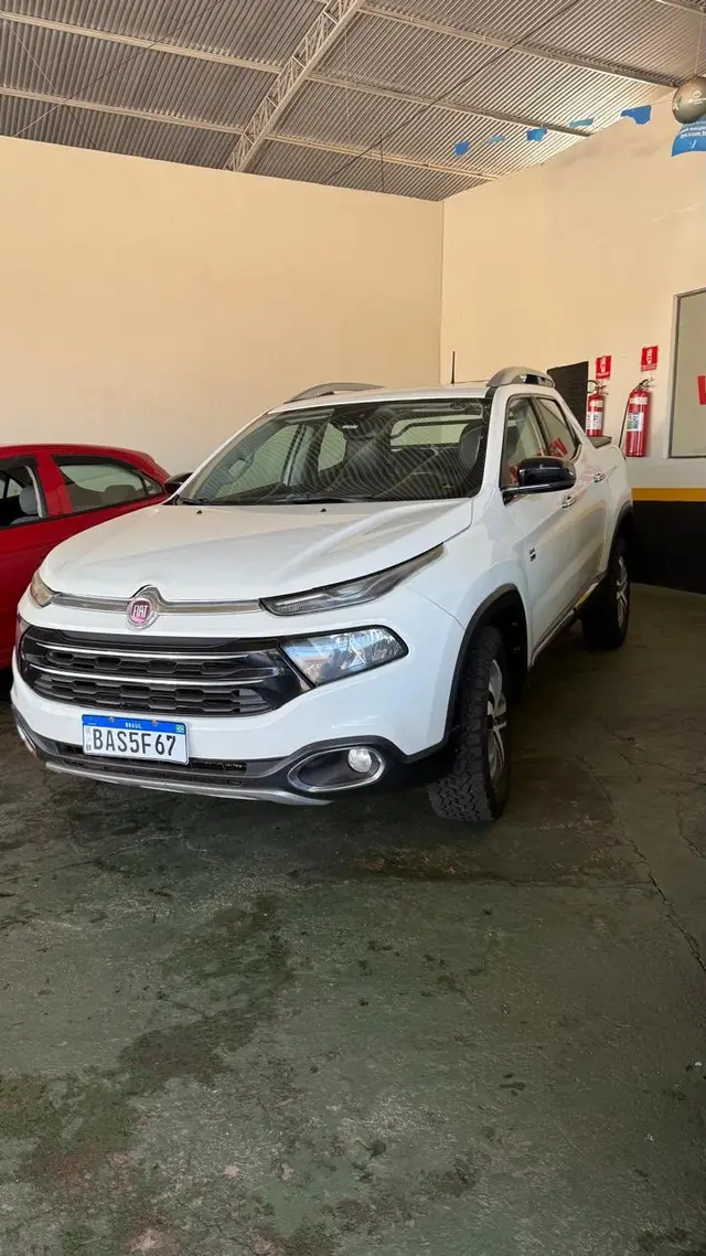 Carro Fiat Toro 2017 Volcano 2.0 diesel AT9 4x4