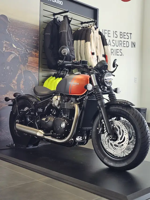 Carro Triumph Bonneville Bobber 2024 ABS