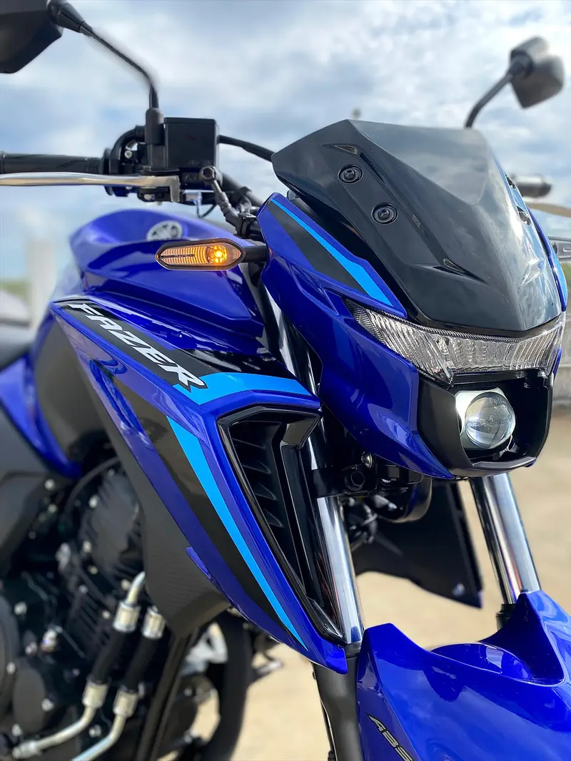 Yamaha Fazer FZ25 Connected