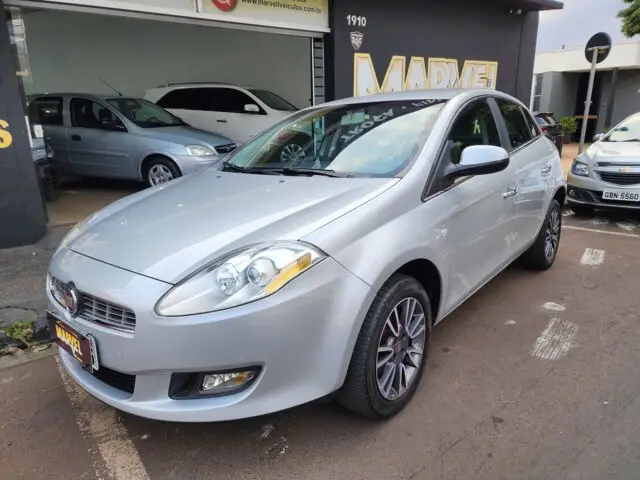 Carro Fiat Bravo 2011 Essence 1.8 16V (Flex)