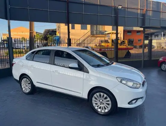 Carro Fiat Grand Siena 2014 Essence 1.6 16V (Flex)
