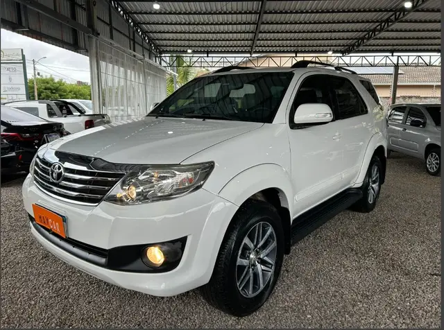 Carro Toyota SW4 2015 SR 4x2 2.7/ 2.7 Flex 16V Aut.