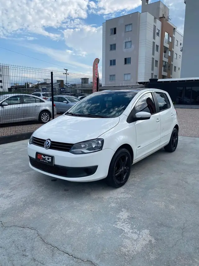 Carro Volkswagen Fox 2014 1.0 TEC (Flex) 4p