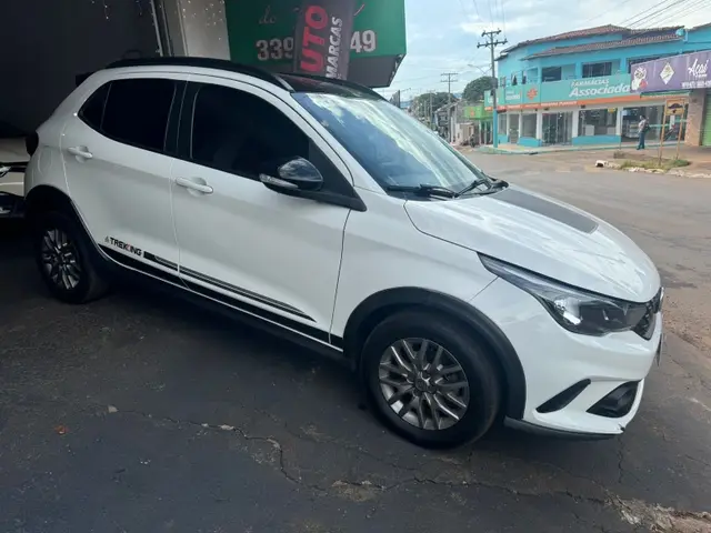 Carro Fiat Argo 2020 1.3 Trekking (Flex)