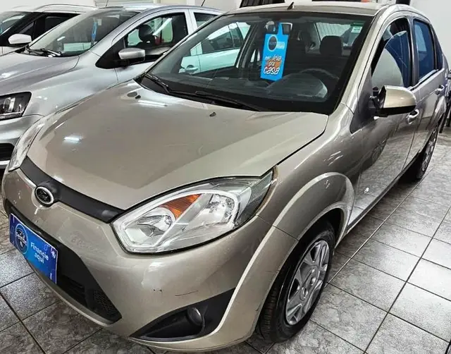 Carro Ford Fiesta Sedan 2014 SE 1.6 Rocam (Flex)