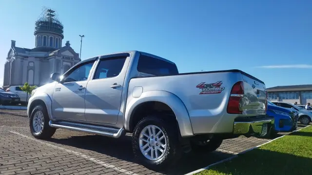 Carro Toyota Hilux Cabine Dupla 2014 Hilux 3.0 TDI 4x4 CD SRV (Aut)