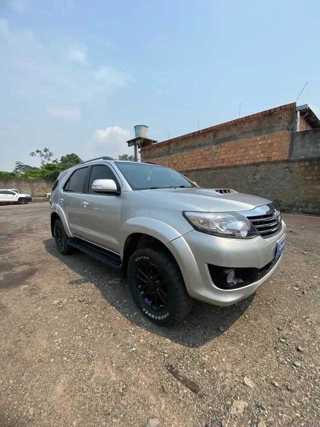 Carro Toyota Hilux SW4 2012 SRV 3.0 4X4 (7 Lugares)