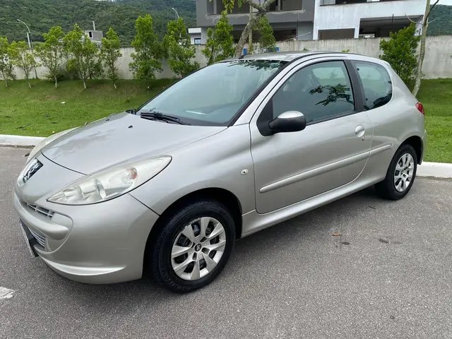 Carro Peugeot 207 2013 Hatch XR 1.4 8V (flex) 2p