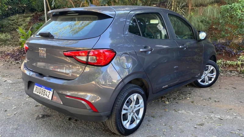 Os 10 carros a combustão mais econômicos vendidos no Brasil em 2024
