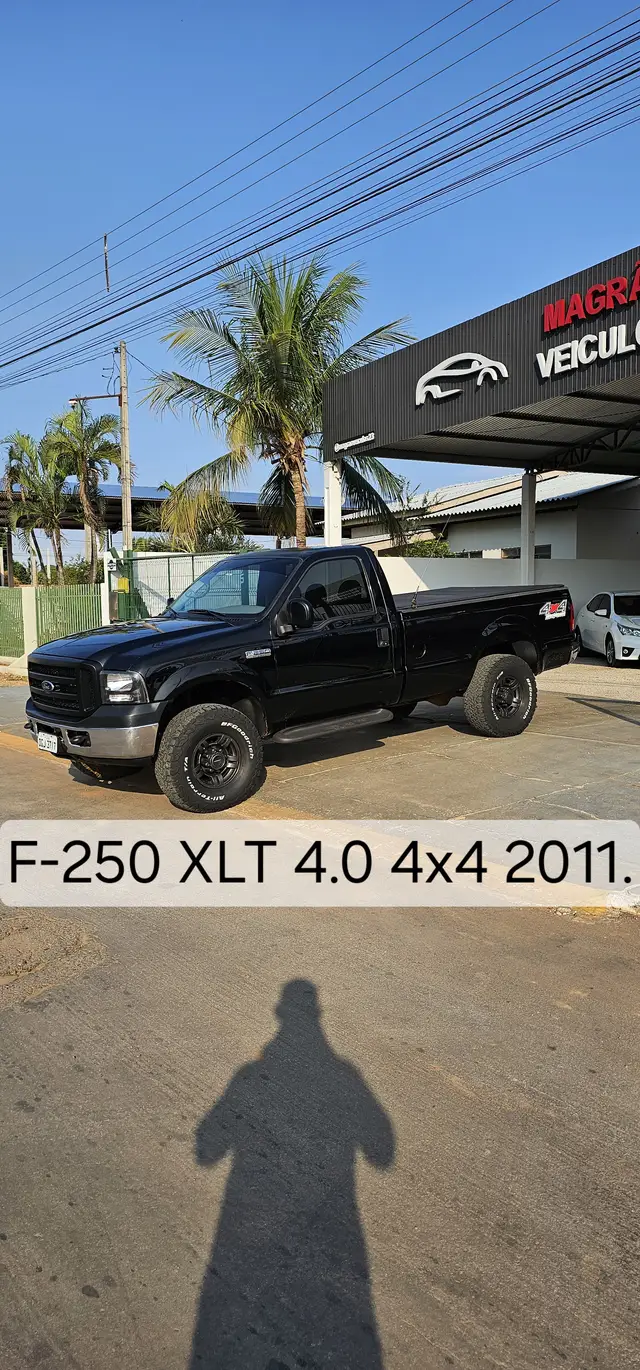 Carro Ford F-250 2011 XLT 4x4 3.9 (Cab Simples)