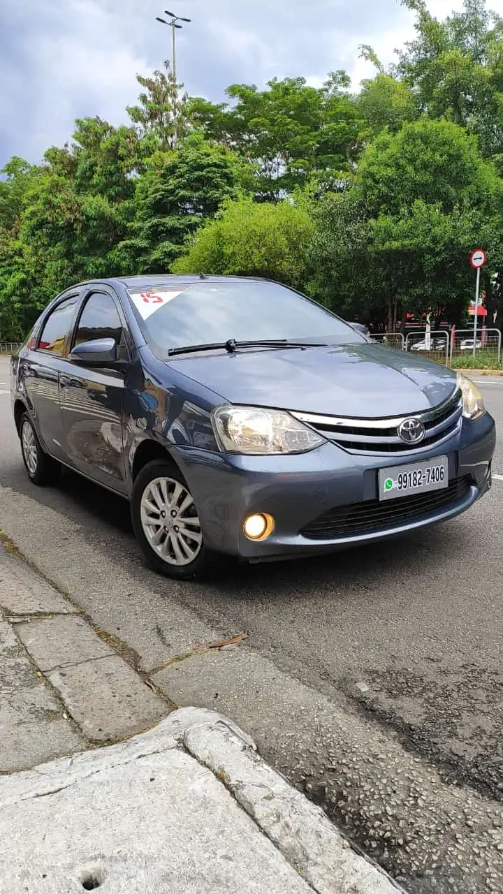 Toyota Etios Sedan XLS 1.5 (Flex)