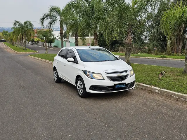 Carro Chevrolet Onix 2014 1.4 LT SPE/4