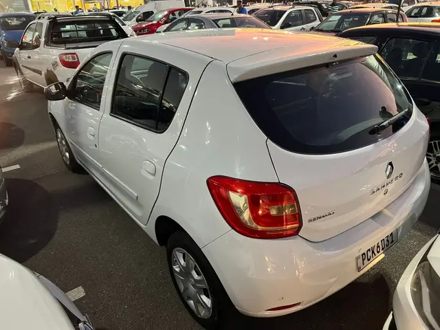 Carro Renault Sandero 2015 Expression 1.0 16V (Flex)