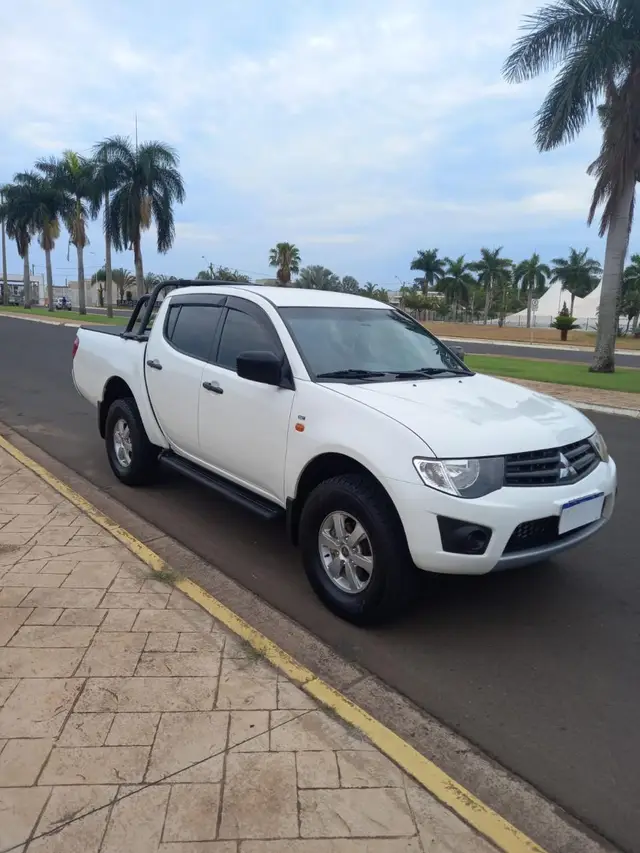 Carro Mitsubishi L200 Triton Sport 2017 3.2 DID-H GLX 4WD