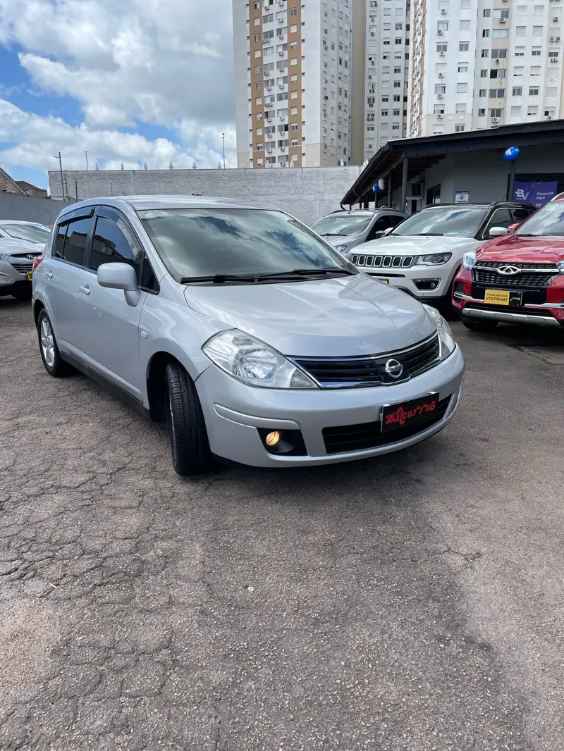 Nissan Tiida SL 1.8 (flex) (aut)