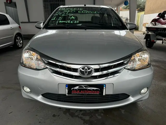 Carro Toyota Etios Sedan 2016 Platinum 1.5 (Flex)
