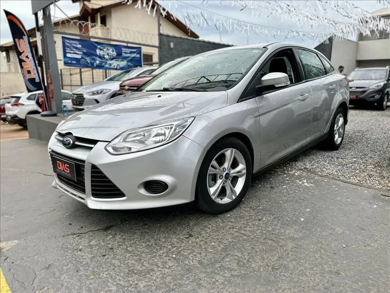 Ford Focus Sedan SE 2.0 16V PowerShift (Aut)