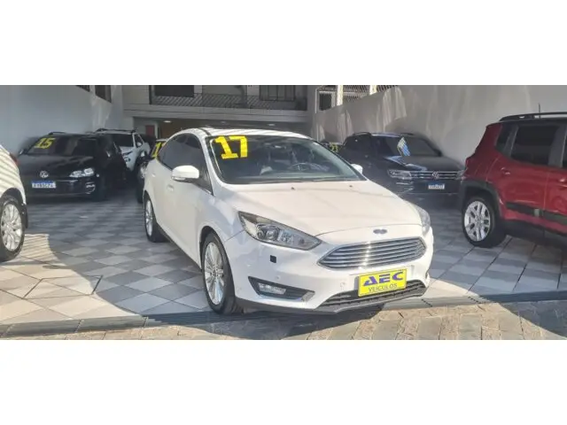 Carro Ford Focus Hatch 2017 Titanium 2.0 PowerShift