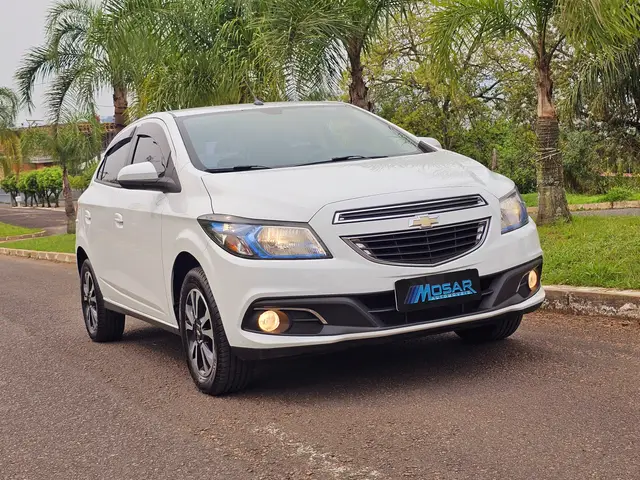 Carro Chevrolet Onix 2014 HATCH LTZ 1.4 8V FlexPower 5p Mec.