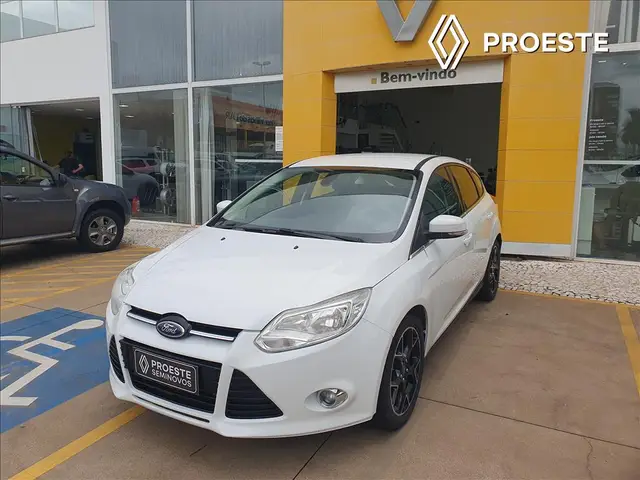 Carro Ford Focus Sedan 2014 Titanium Plus 2.0 16V PowerShift (Aut)